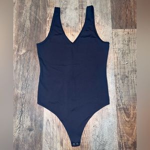 Abercrombie and Fitch black V neck bodysuit size Large